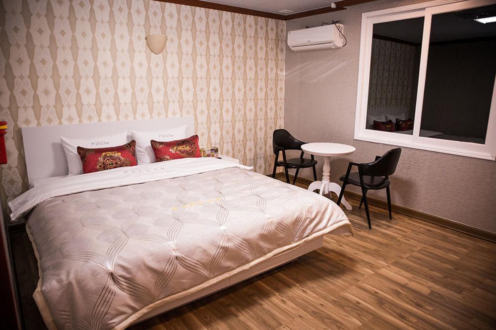 Picasso Motel Haeundae Busan Bagian luar foto