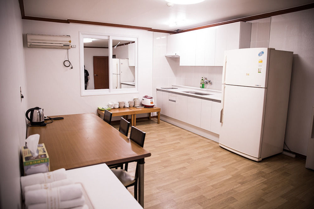 Picasso Motel Haeundae Busan Bagian luar foto