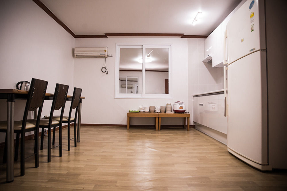 Picasso Motel Haeundae Busan Bagian luar foto