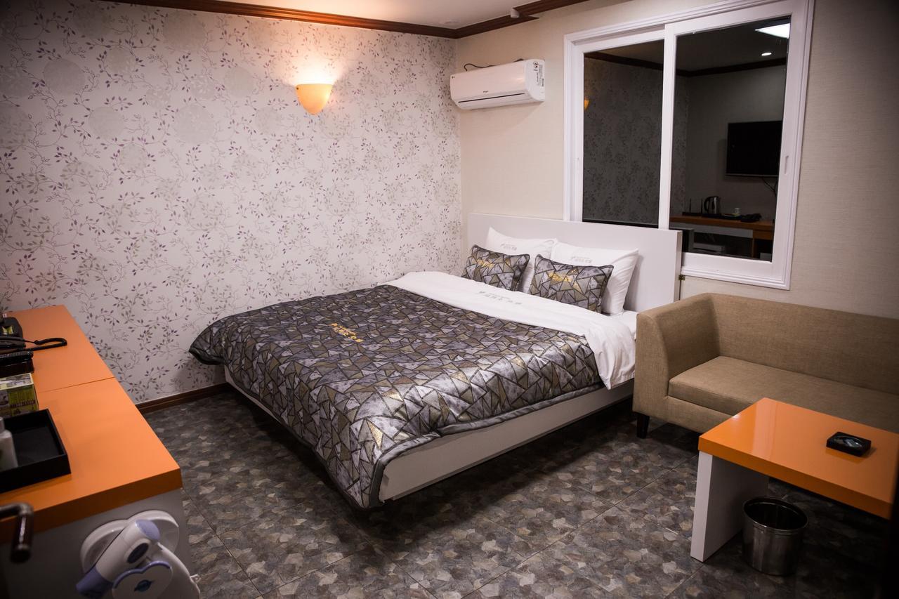 Picasso Motel Haeundae Busan Bagian luar foto