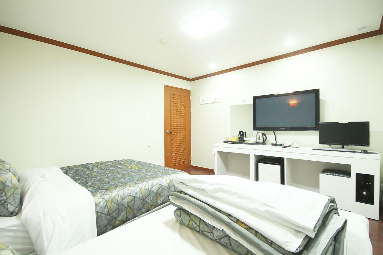 Picasso Motel Haeundae Busan Bagian luar foto