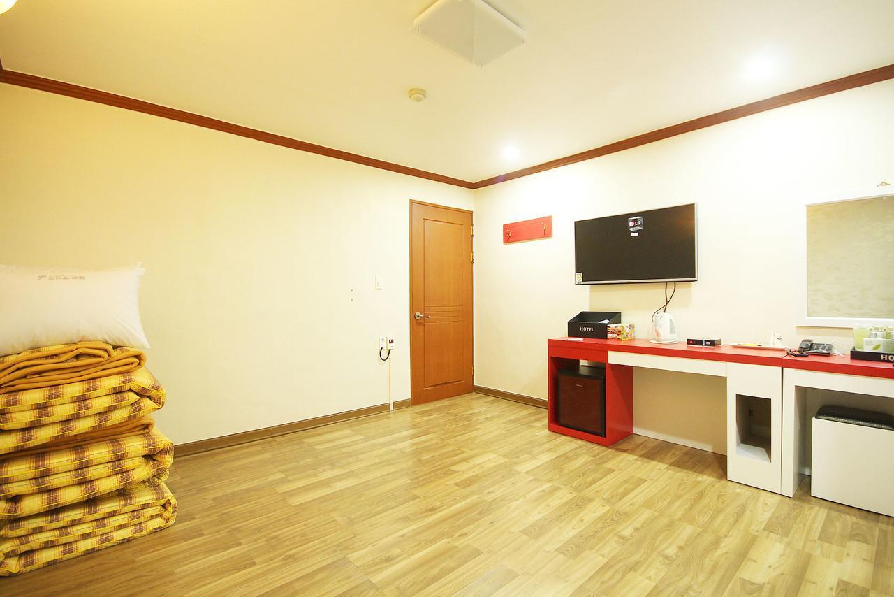 Picasso Motel Haeundae Busan Bagian luar foto