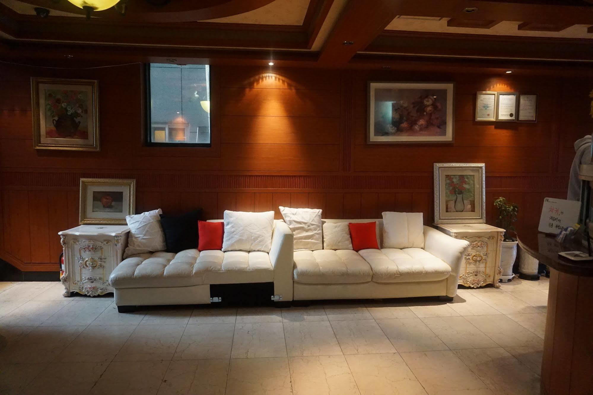 Picasso Motel Haeundae Busan Bagian luar foto