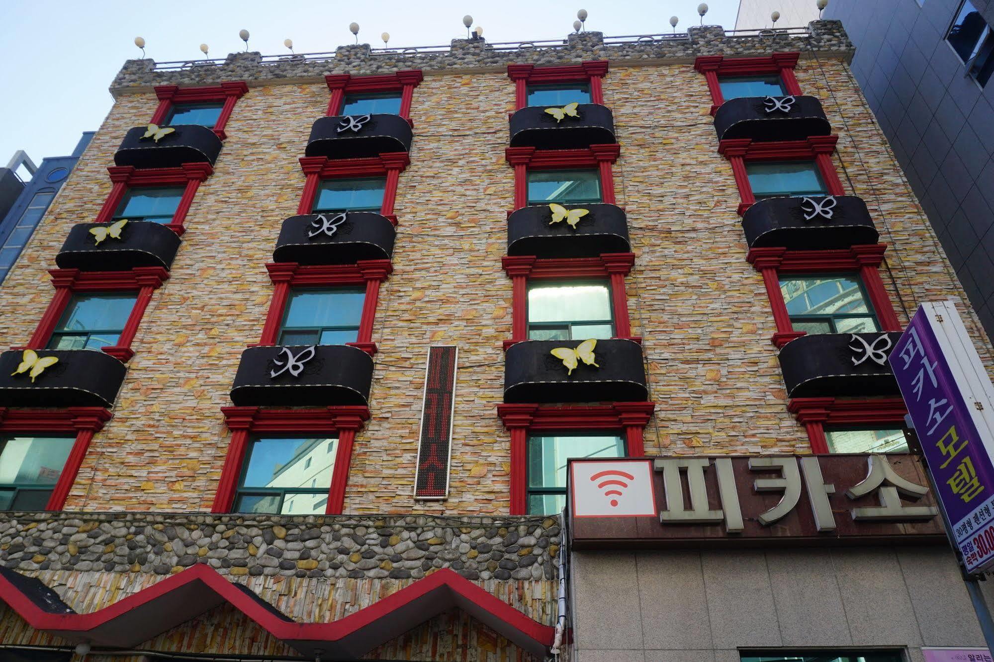Picasso Motel Haeundae Busan Bagian luar foto