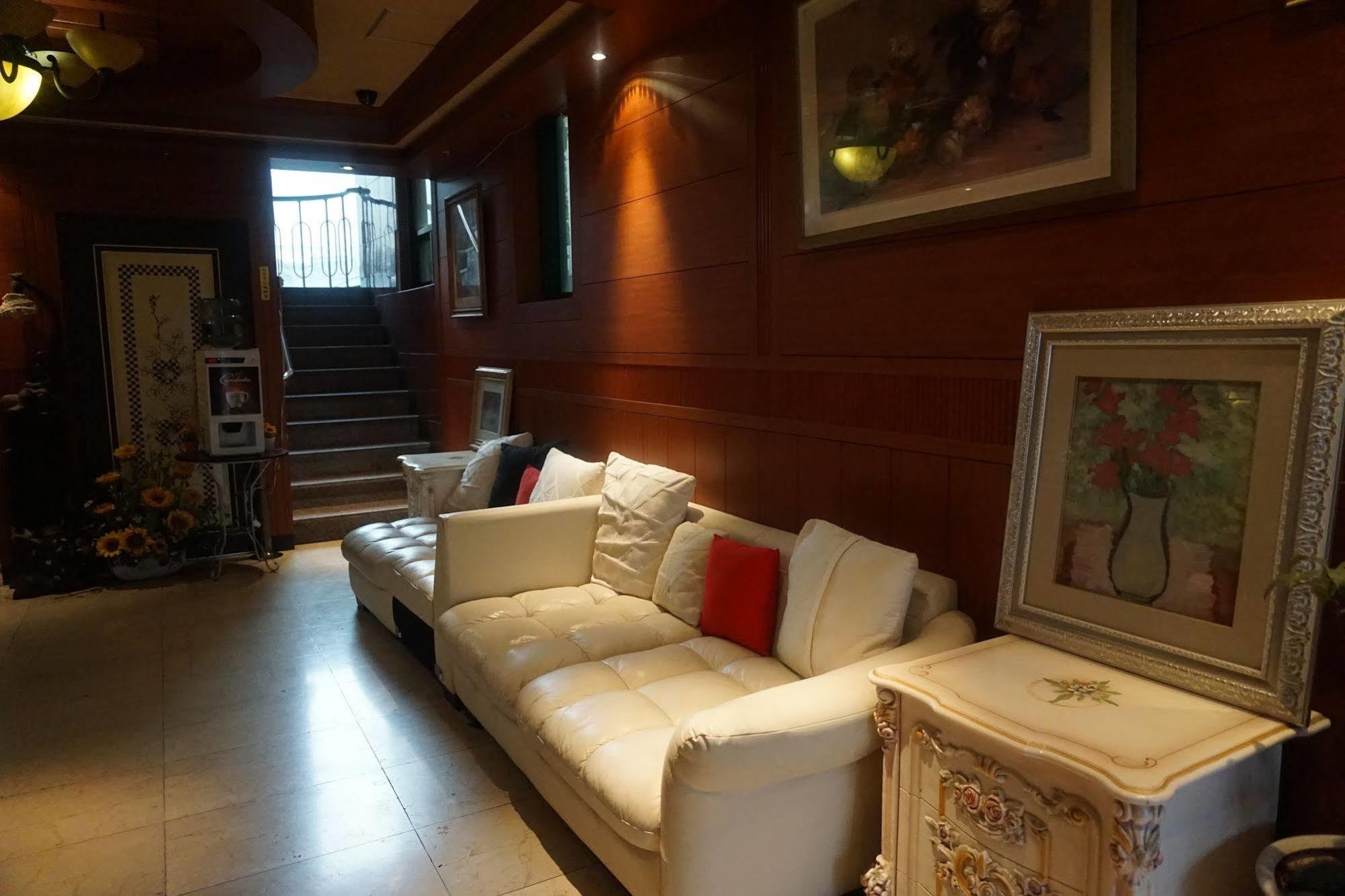 Picasso Motel Haeundae Busan Bagian luar foto