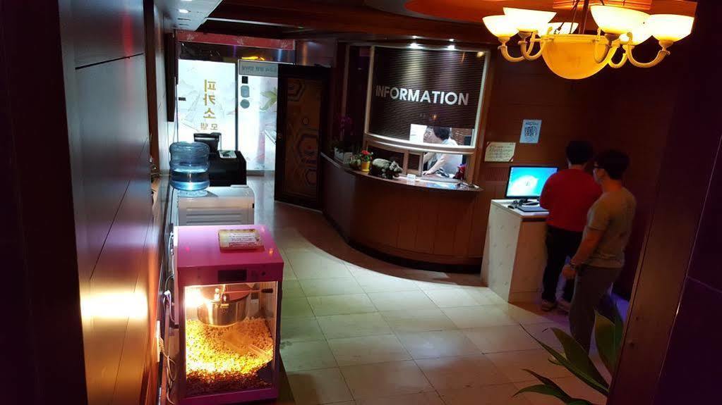 Picasso Motel Haeundae Busan Bagian luar foto